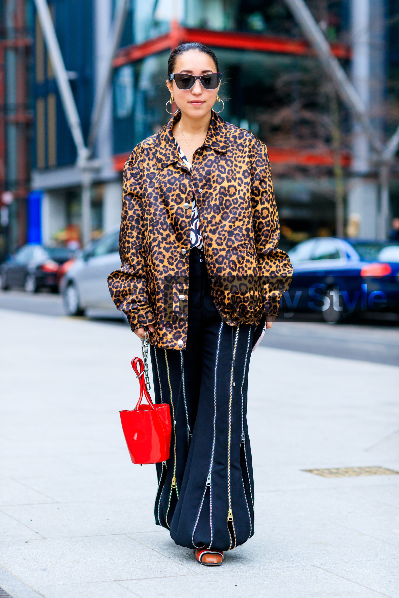 AUTUMN WINTER 2017-2018, AW 17-18, black pants, brown jacket, brown shoes, FALL WINTER 2017-2018, fashion week, frenchystyle, full length, FW, FW 17-18, high heels, jonathan paciullo, leather bag, leather shoes, leopard, leopard print, LFW, LONDON, printed jacket, red bag, street style, sunglasses, trousers, vertical, zip