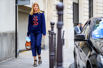 atmosphere details, black boots, blue sweater, camel bag, fashion week, frenchystyle, full length, FW, gucci, horizontal, jonathan paciullo, leather bag, leather shoes, loewe, navy pants, PARIS, PFW, printed sweater, SPRING SUMMER 2017, SS 17, street style, trousers, virginia smith