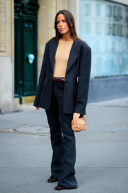 nina urgell cloquell, dark grey jacket, dark grey pants, dark grey suits, oversize jacket, flare pants, nude top, beige top, beige leather bag, hand bag, bottega veneta bag, fashion week, frenchystyle, FW, jonathan paciullo, street style, PFW, PARIS, SPRING SUMMER 2021, SS 21, vertical, full length