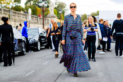 atmosphere details, black bag, blue dress, fashion week, floral, flower, frenchystyle, full length, FW, horizontal, j.j martin, jonathan paciullo, leather bag, PARIS, PFW, printed dress, SPRING SUMMER 2017, SS 17, street style, sunglasses