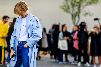 atmosphere details, blue coat, blue denim, denim pants, detail, fashion week, frenchystyle, FW, horizontal, jeans, jonathan paciullo, PARIS, PFW, printed t shirt, SPRING SUMMER 2017, SS 17, street style, trench coat, trousers, vika gazinskaya, white t shirt