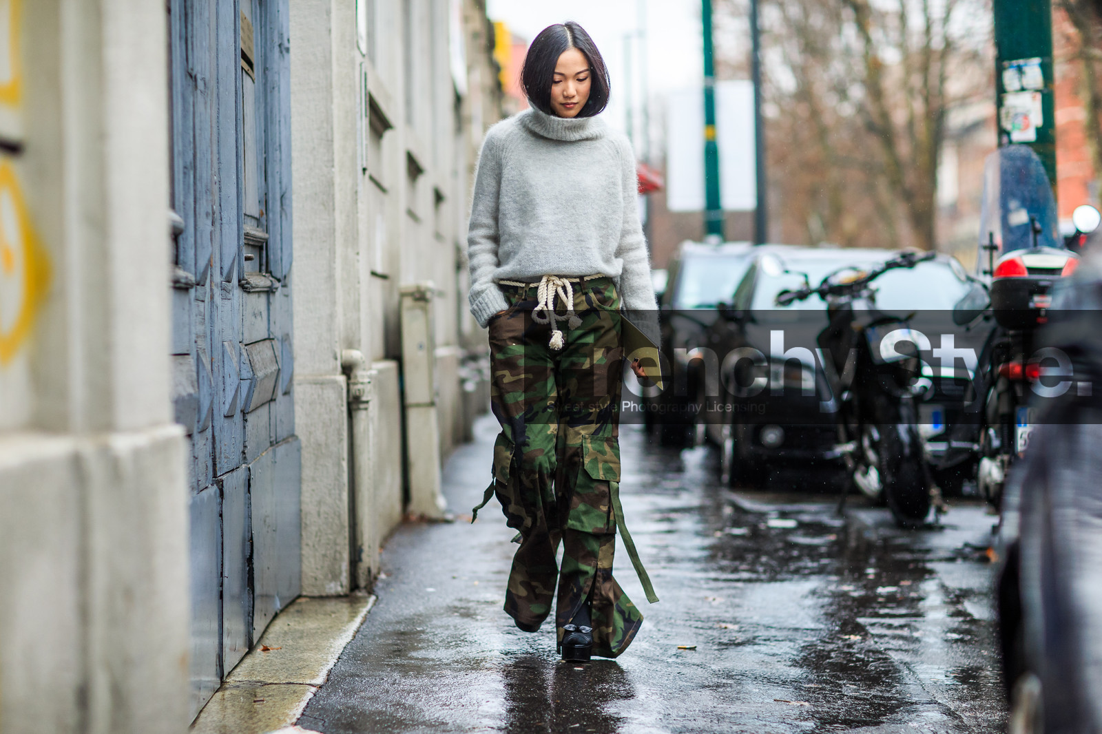 atmosphere details, AUTUMN WINTER 2016-2017, AW 16-17, camo pants, camouflage, FALL WINTER 2016-2017, fashion week, frenchystyle, full length, FW, FW 16-17, green pants, grey sweater, grey turtleneck, horizontal, jonathan paciullo, kaki pants, LFW, LONDON, MENSWEAR, military pants, rope belt, street style, trousers, yoyo cao