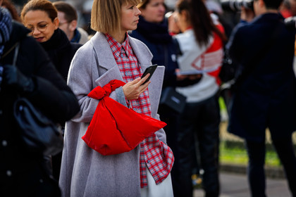vika gazinskaya, light grey coat, light grey shirt, red shirt, red bag, round shape bag, knot details bag, checked shirt, satin bag, iphone, fashion week, frenchystyle, FW, jonathan paciullo, street style, PFW, PARIS, horizontal, atmosphere details, detail
