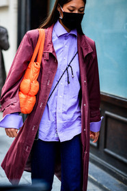 burgundy jacket, burgundy shirt, lilac shirt, purple shirt, orange bag, shoulder bag, quilted bag, covid face mask, fashion week, frenchystyle, FW, jonathan paciullo, street style, PFW, PARIS, SPRING SUMMER 2021, SS 21, vertical, atmosphere details, detail, model