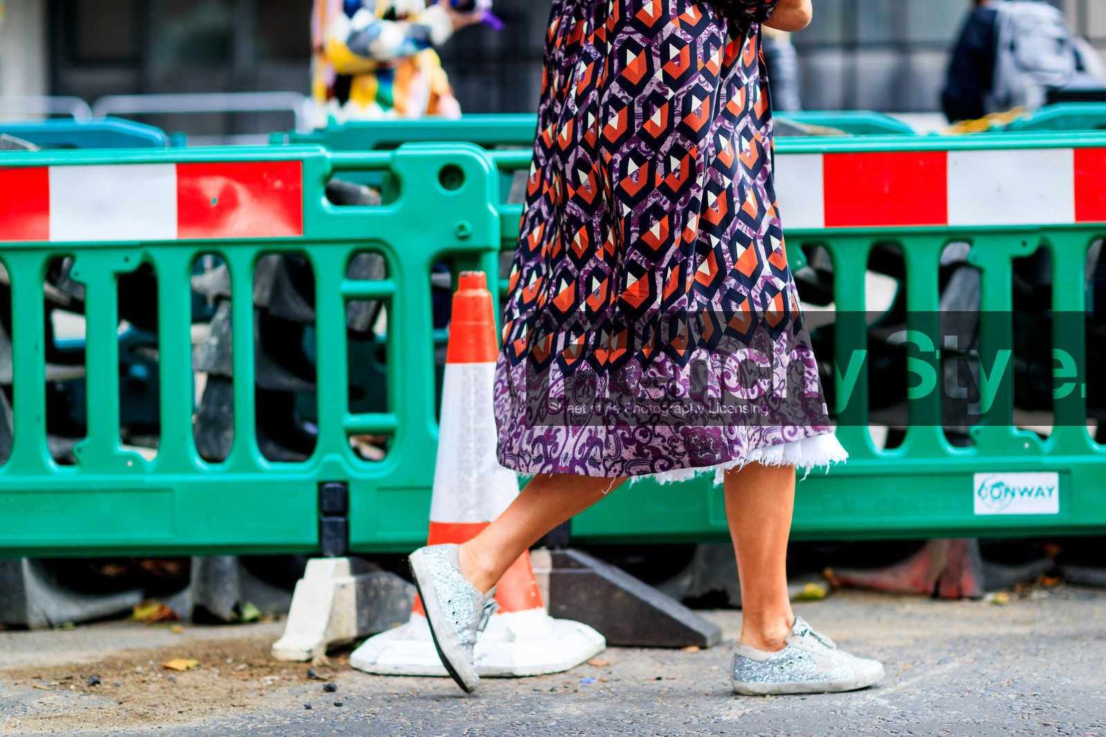 atmosphere details, detail, fashion week, frenchystyle, FW, graphic dress, horizontal, jonathan paciullo, leather shoes, LFW, LONDON, printed dress, purple dress, shiny shoes, silver shoes, SPRING SUMMER 2018, SS 18, street style