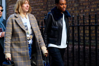 black bag, brown coat, checked, graphic jacket, houndstooth pattern, leather bag, plaid, printed jacket, printed t shirt, trousers, white t shirt, fashion week, frenchystyle, FW, jonathan paciullo, street style, LFW, LONDON, AUTUMN WINTER 2018-2019, AW 18-19, FALL WINTER 2018-2019, FW 18-19, horizontal, atmosphere details, detail, donna wallace