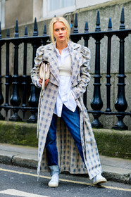 AUTUMN WINTER 2017-2018, AW 17-18, beige bag, beige coat, blue denim, bra, checked coat, crop top, denim pants, FALL WINTER 2017-2018, fashion week, frenchystyle, full length, FW, FW 17-18, graphic coat, jeans, jonathan paciullo, leather bag, leather shoes, leather sneakers, LFW, LONDON, printed coat, street style, trousers, vertical, white shirt, white sneakers