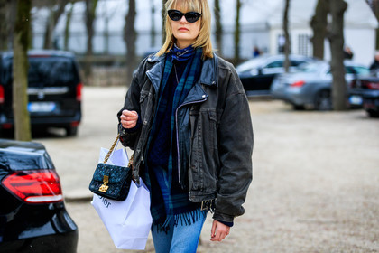 black denim, black jacket, black perfecto, blue bag, blue bandana, blue denim, blue scarf, denim jacket, denim pants, graphic bag, jeans, leather bag, leather jacket, leather perfecto, printed bag, sunglasses, trousers, street style, jonathan paciullo, FW, frenchystyle, fashion week, PFW, PARIS, AUTUMN WINTER 2018-2019, FALL WINTER 2018-2019, FW 18-19, horizontal, atmosphere details, model