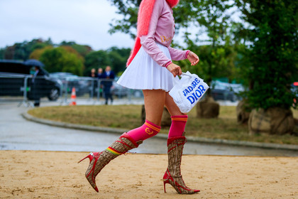 vanille verloes, dior bag, dior top, dior shoes, dior socks, sportswear, pink polo shirt, long sleeves t-shirt, white skirt, pleated skirt, lacoste skirt, mini skirt, pink scarf, woolen scarf, white bag, hand bag, high boots, high heels boots, high socks, pink socks, monogrammed boots, sharp end boots, red boots, laced boots, fashion week, frenchystyle, FW, jonathan paciullo, street style, SPRING SUMMER 2020, SS 20, PFW, PARIS, horizontal, atmosphere details, detail