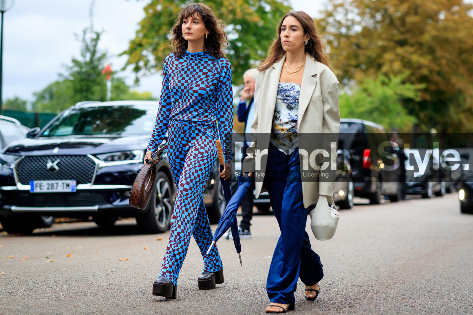 alyssa coscarelli, knitwear, knit pants, blue pullover, blue pants, burgundy pants, burgundy pullover, checked pants, checked pullover, coperni bag, round shape bag, brown leather bag, animal skin bag, platform shoes, fashion week, frenchystyle, FW, jonathan paciullo, street style, SPRING SUMMER 2020, SS 20, PFW, PARIS, horizontal, atmosphere details, full length
