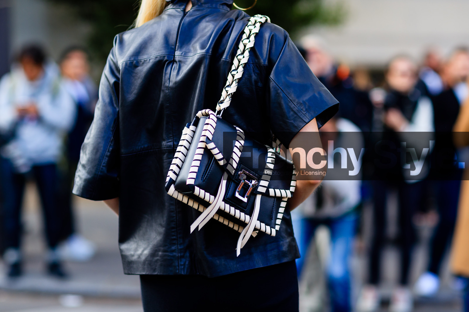 atmosphere details, back detail, black and white bag, black bag, black top, detail, fashion week, frenchystyle, FW, horizontal, jonathan paciullo, leather bag, leather top, PARIS, PFW, SPRING SUMMER 2017, SS 17, street style