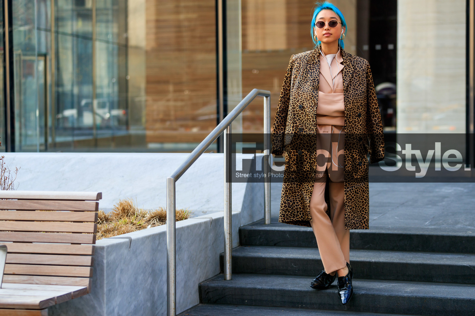 Margaret Zhang, blue hair, dyed hair, metalic frame sunglasses, round shape sunglasses, hoop earrings, mini hoop earrings, mini earrings, golden earrings, beige jacket, beige pants, beige suits, beige coat, light beige jacket, light beige pants, light beige suits, leopard printed coat, black polish shoes, black derbies, flat shoes, laced shoes, fashion week, frenchystyle, FW, jonathan paciullo, street style, NYFW, NEW YORK, AUTUMN WINTER 2020-2021, FALL WINTER 2020-2021, FW 20-21, horizontal, atmosphere details, full length