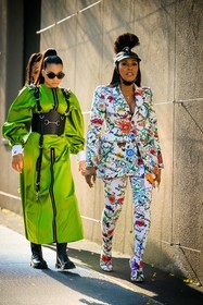 green dress, longdress, leather corset, black corset, black sunglasses, globe sleeves, black boots, leather boots, gucci, flower suit, multicolor suit, highknee boots, gladiator hat, street style, jonathan paciullo, FW, frenchystyle, fashion week, MFW, MILAN, FALL WINTER 2022_2023, AUTUMN WINTER 2022-2023, FW 22-23, vertical, full length
