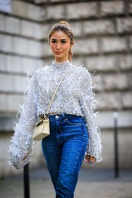 feather top, sequins top, silver top, crossbody bag, cream bag, hermes bag, mini birkin bag, skinny jeans, heart evangelista, street style, jonathan paciullo, FW, frenchystyle, fashion week, AUTUMN WINTER 2022-2023, FALL WINTER 2022_2023, FW 22-23, PFW, PARIS, vertical, detail