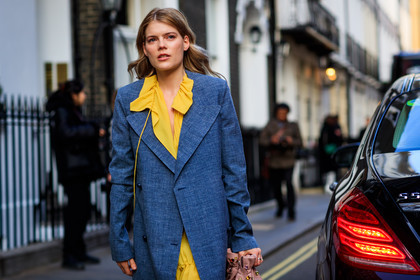grey coat, yellow dress, fashion week, frenchystyle, FW, jonathan paciullo, street style, LFW, LONDON, AUTUMN WINTER 2018-2019, AW 18-19, FALL WINTER 2018-2019, FW 18-19, horizontal, atmosphere details, detail