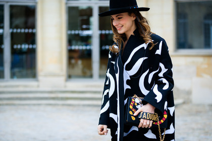 black and white, black bag, black hat, christian dior, graphic bag, graphic jacket, leather bag, multicolor bag, printed bag, printed jacket, red, yellow, fashion week, frenchystyle, FW, jonathan paciullo, street style, PFW, PARIS, AUTUMN WINTER 2018-2019, FALL WINTER 2018-2019, FW 18-19, horizontal, atmosphere details