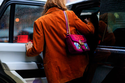 blazer, brown jacket, corduroy, floral, flowers, graphic bag, gucci, leather bag, pink bag, printed bag, street style, jonathan paciullo, FW, frenchystyle, fashion week, LFW, LONDON, AUTUMN WINTER 2018-2019, AW 18-19, FALL WINTER 2018-2019, FW 18-19, horizontal, atmosphere details, detail