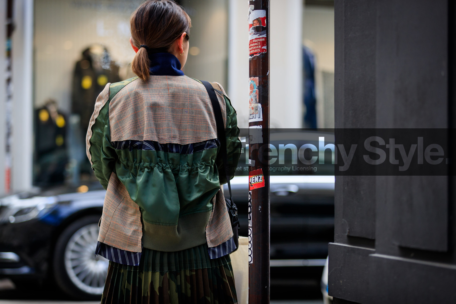 brown jacket, camouflage, graphic jacket, green jacket, green skirt, houndstooth pattern, pleated skirt, printed jacket, sacai, street style, jonathan paciullo, FW, frenchystyle, fashion week, PFW, PARIS, AUTUMN WINTER 2018-2019, FALL WINTER 2018-2019, FW 18-19, horizontal, atmosphere details