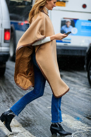 beige coat, black shoes, blue denim, camel jacket, cape, denim pants, high heels, jeans, leather shoes, poncho, trousers, street style, jonathan paciullo, frenchystyle, NYFW, NEW YORK, AUTUMN WINTER 2019-2020, AW 19-20, FALL WINTER 2019-2020, FW 19-20, fashion week, FW, vertical, atmosphere details, detail