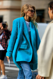 max mara cardigan, max mara jacket, white t-shirt, long cardigan, blue jeans, cropped jeans, tom ford sunglasses, butterfly sunglasses, scale sunglasses, fashion week, frenchystyle, FW, jonathan paciullo, street style, vertical, atmosphere details, detail, MFW, MILAN, SPRING SUMMER 2020, SS 20