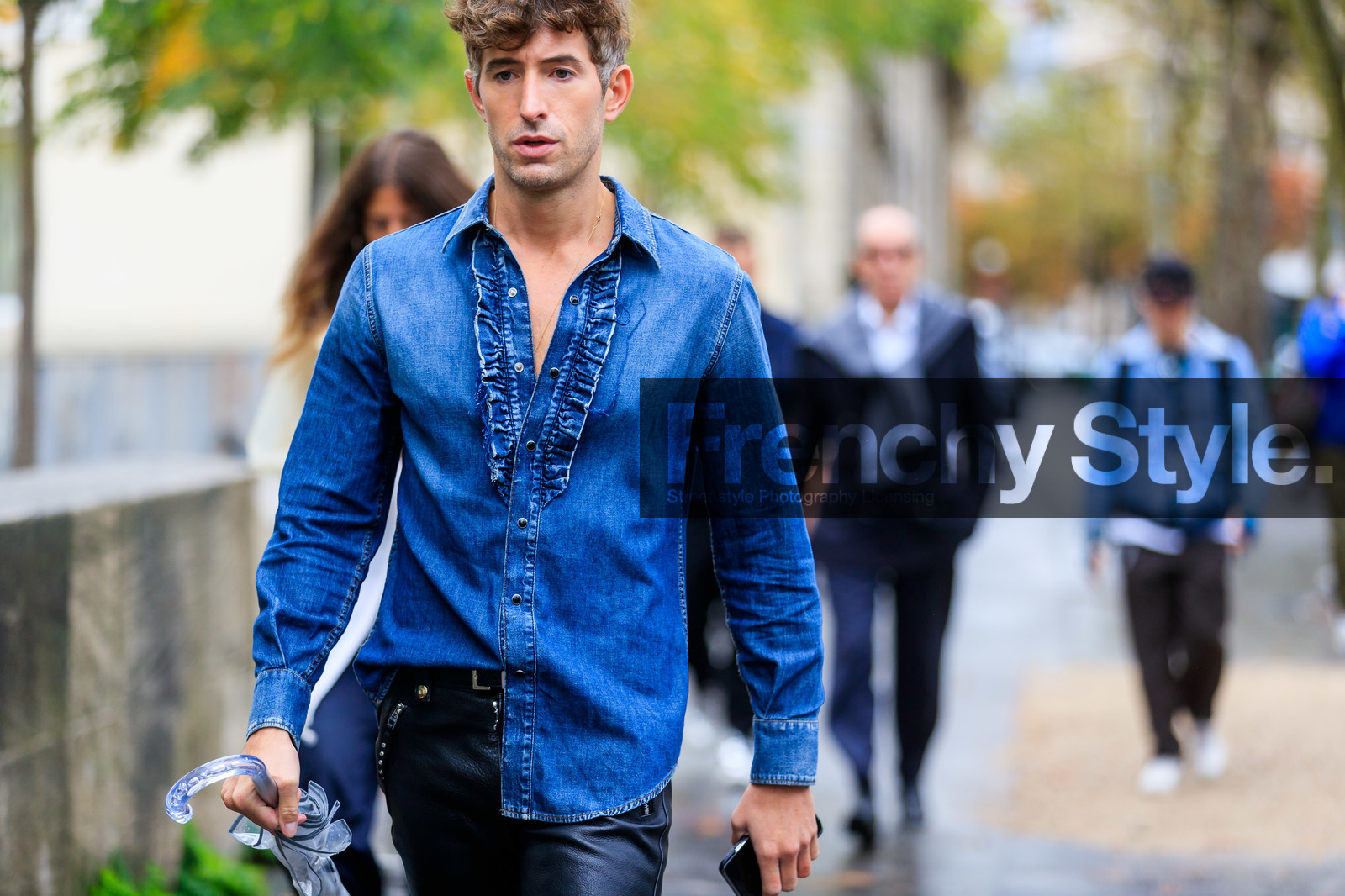 denim shirt, ruffle shirt, fashion week, frenchystyle, FW, jonathan paciullo, street style, SPRING SUMMER 2020, SS 20, PFW, PARIS, horizontal, atmosphere details, detail