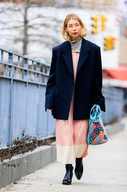 black jacket, black shoes, graphic bag, graphic dress, high heels, leather bag, leather shoes, loewe, multicolor bag, net shopper, oversize, pink dress, printed bag, printed dress, street style, jonathan paciullo, FW, frenchystyle, fashion week, NYFW, NEW YORK, AUTUMN WINTER 2018-2019, AW 18-19, FALL WINTER 2018-2019, FW 18-19, vertical, full length, irina lakicevic