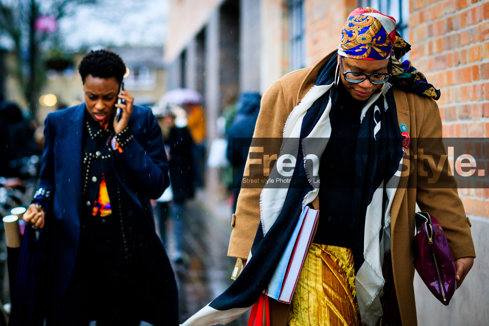 black and white, camel coat, head scarf, leather bag, printed scarf, purple bag, yellow skirt, street style, jonathan paciullo, FW, frenchystyle, fashion week, LFW, LONDON, AUTUMN WINTER 2018-2019, AW 18-19, FALL WINTER 2018-2019, FW 18-19, horizontal, atmosphere details, detail