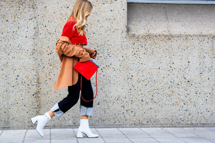 ^^beige coat, blue denim, céline, denim pants, high heels, jeans, leather bag, leather shoes, off the shoulder, red bag, red sweater, sunglasses, trousers, white boots, street style, jonathan paciullo, FW, frenchystyle, fashion week, LFW, LONDON, AUTUMN WINTER 2018-2019, AW 18-19, FALL WINTER 2018-2019, FW 18-19, horizontal, atmosphere details, full length, xenia van der woodsen