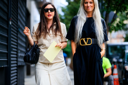 beige shirt, beige skirt, black bag, black belt, black dress, leather bag, leather belt, sarah harris, sunglasses, valentino, street style, jonathan paciullo, FW, frenchystyle, fashion week, NEW YORK, NYFW, SPRING SUMMER 2020, SS 20, horizontal, atmosphere details, detail