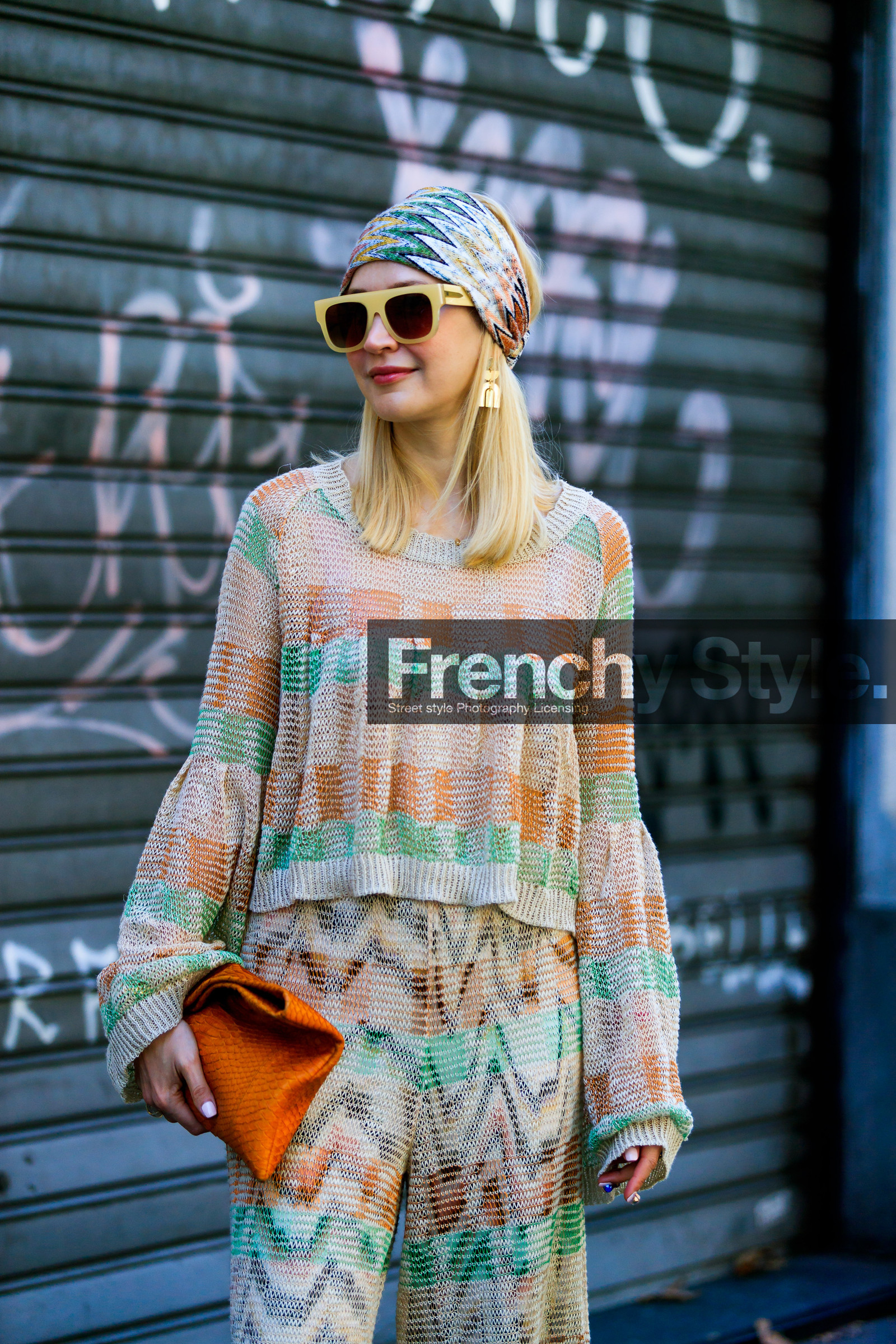 beige pants, beige sweater, graphic pants, graphic sweater, headscarf, leather bag, orange bag, printed pants, printed sweater, sunglasses, trousers, street style, jonathan paciullo, FW, frenchystyle, fashion week, MFW, MILAN, SPRING SUMMER 2019, SS 19, vertical, atmosphere details, detail