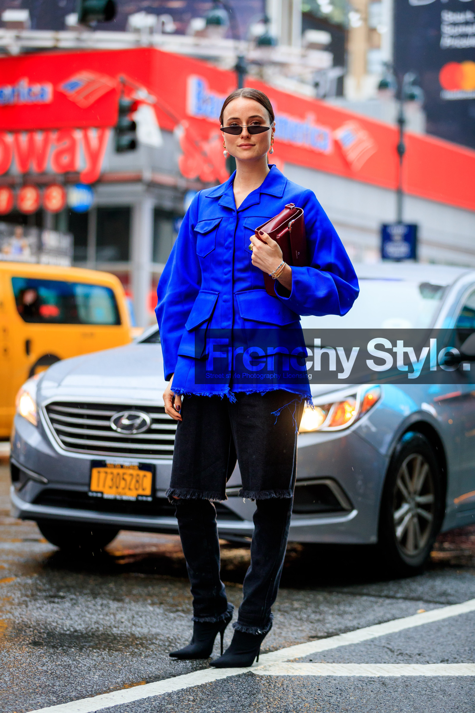 black denim, black shoes, blue coat, denim pants, earrings, high heels, jeans, leather bag, leather shoes, pearls, red bag, sunglasses, trousers, street style, jonathan paciullo, FW, frenchystyle, fashion week, NYFW, NEW YORK, AUTUMN WINTER 2018-2019, AW 18-19, FALL WINTER 2018-2019, FW 18-19, vertical, full length, lena lademann