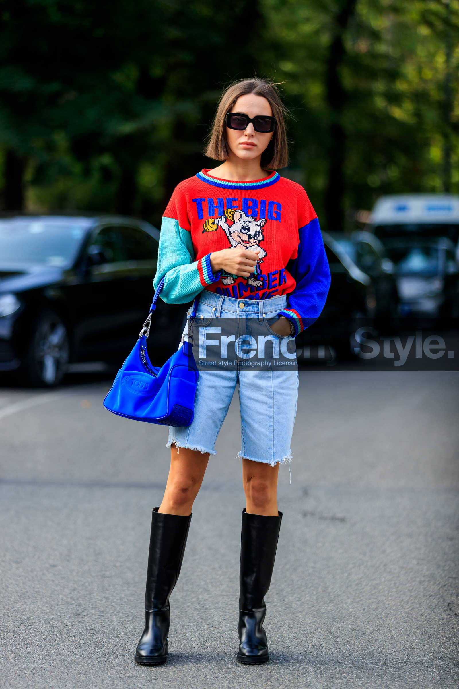 mary leest, black sunglasses, square shape glasses, red pullover, blue pullover, green pullover, jacquard pullover, light blue jeans, light blue denim shorts, used shorts, tods bag, blue bag, high boots, black leather boots, fashion week, frenchystyle, FW, jonathan paciullo, street style, vertical, full length, MFW, MILAN, SPRING SUMMER 2020, SS 20
