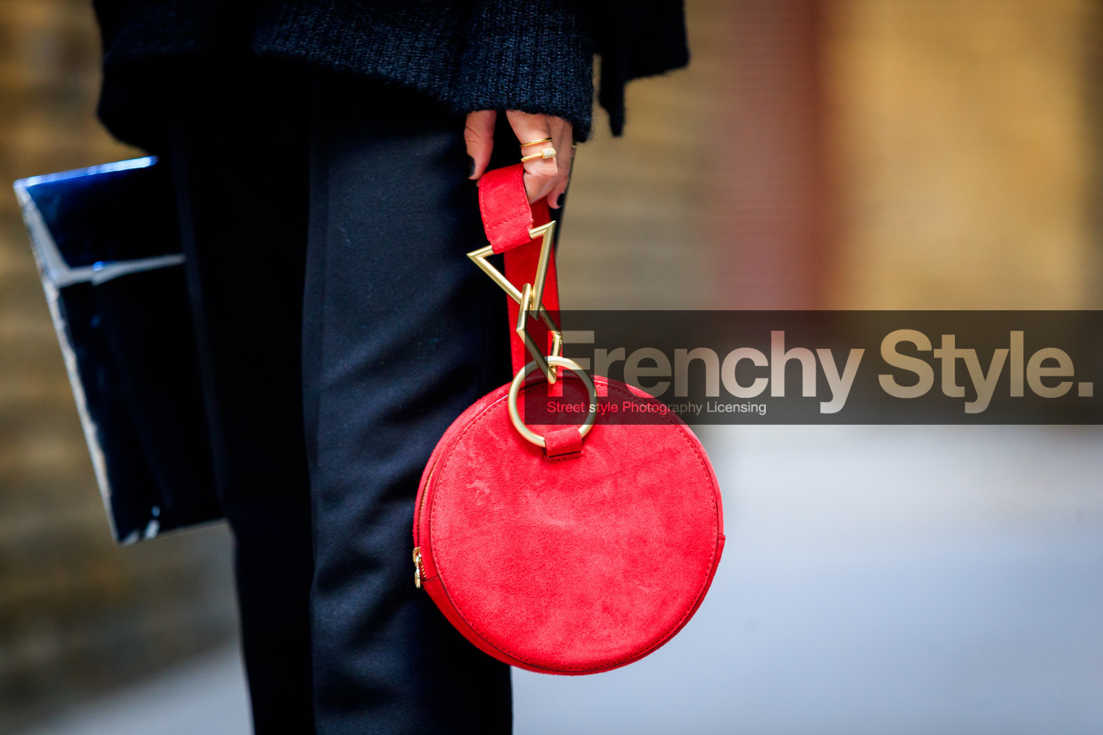 black pants, graphic bag, leather bag, red bag, rings, suede bag, trousers, street style, jonathan paciullo, FW, frenchystyle, fashion week, LFW, LONDON, AUTUMN WINTER 2018-2019, AW 18-19, FALL WINTER 2018-2019, FW 18-19, horizontal, atmosphere details, detail