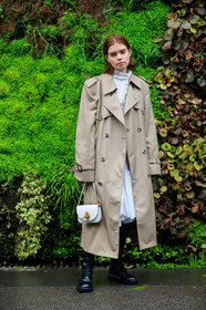 molly and reese blustein, beige trench coat, white dress, high collar dress, drape dress, pleated dress, ruffle dress, long dress, long trench coat, white leather bag, j w anderson bag, black leather boots, laced boots, oversize trench coat, fashion week, frenchystyle, FW, jonathan paciullo, street style, SPRING SUMMER 2020, SS 20, PFW, PARIS, vertical, full length