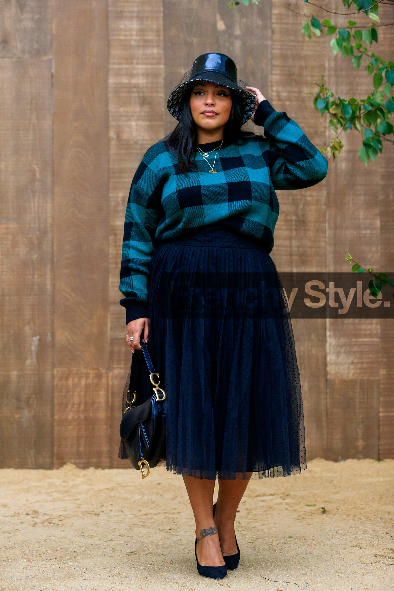 dior bag, dior hat, dior pullover, dior skirt, black hat, monogrammed hat, polish hat, tulle hat, black pullover, black skirt, black leather bag, tulle skirt, long skirt, pleated skirt, checked pullover, dior total look, fashion week, frenchystyle, FW, jonathan paciullo, street style, SPRING SUMMER 2020, SS 20, PFW, PARIS, vertical, full length