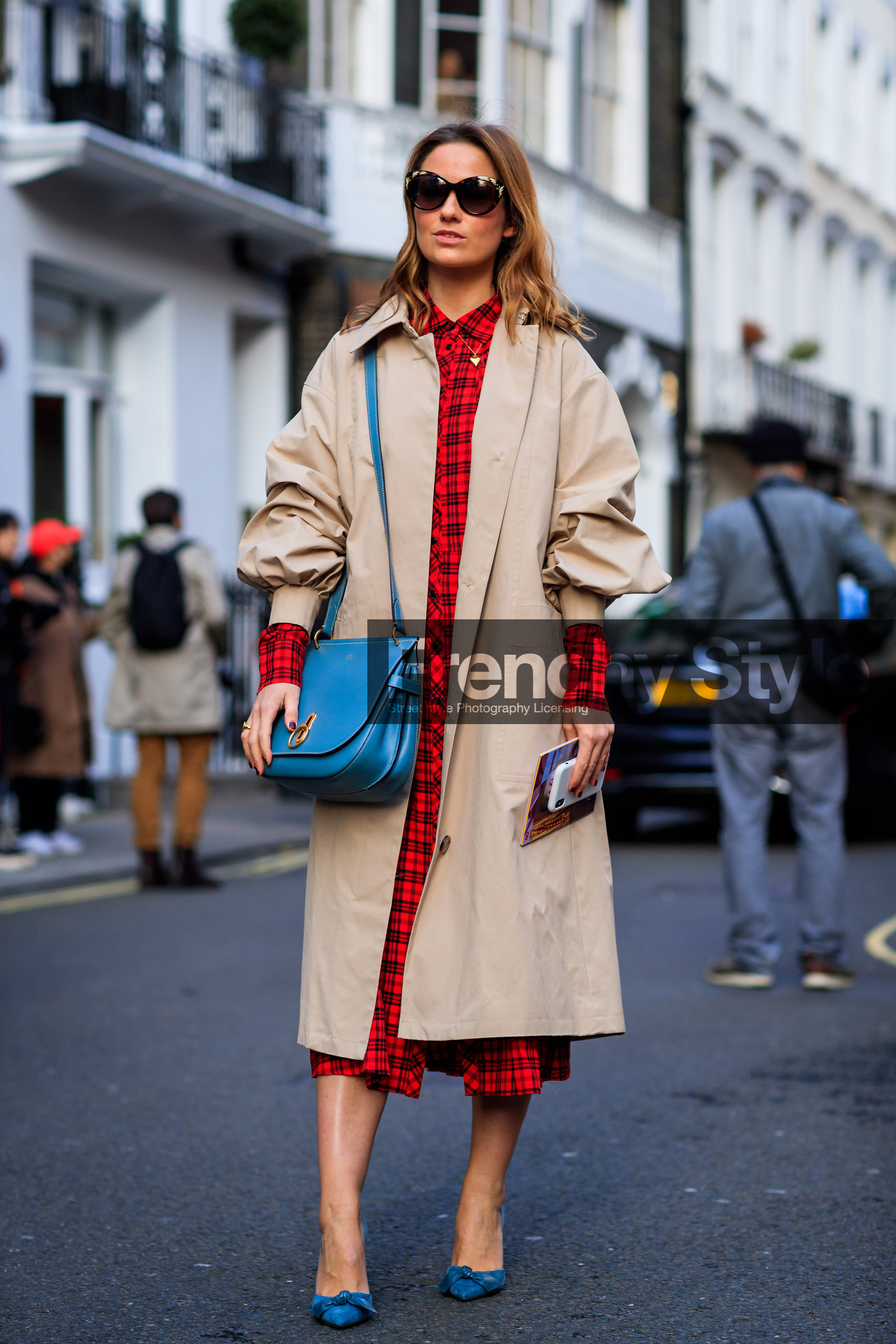 beige coat, blue bag, blue shoes, checked dress, graphic dress, high heels, leather bag, leather shoes, mulberry, plaid, printed dress, red dress, shirt dress, sunglasses, fashion week, frenchystyle, FW, jonathan paciullo, street style, LFW, LONDON, AUTUMN WINTER 2018-2019, AW 18-19, FALL WINTER 2018-2019, FW 18-19, vertical, full length