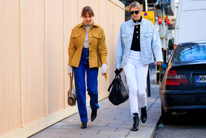 beige bag, beige sweater, black bag, black shoes, black sweater, blue denim, denim jacket, denim pants, high heels, high waist, jeans, leather bag, leather shoes, loewe, sunglasses, trousers, white denim, yellow jacket, street style, jonathan paciullo, FW, frenchystyle, fashion week, LFW, LONDON, AUTUMN WINTER 2018-2019, AW 18-19, FALL WINTER 2018-2019, FW 18-19, horizontal, atmosphere details, full length