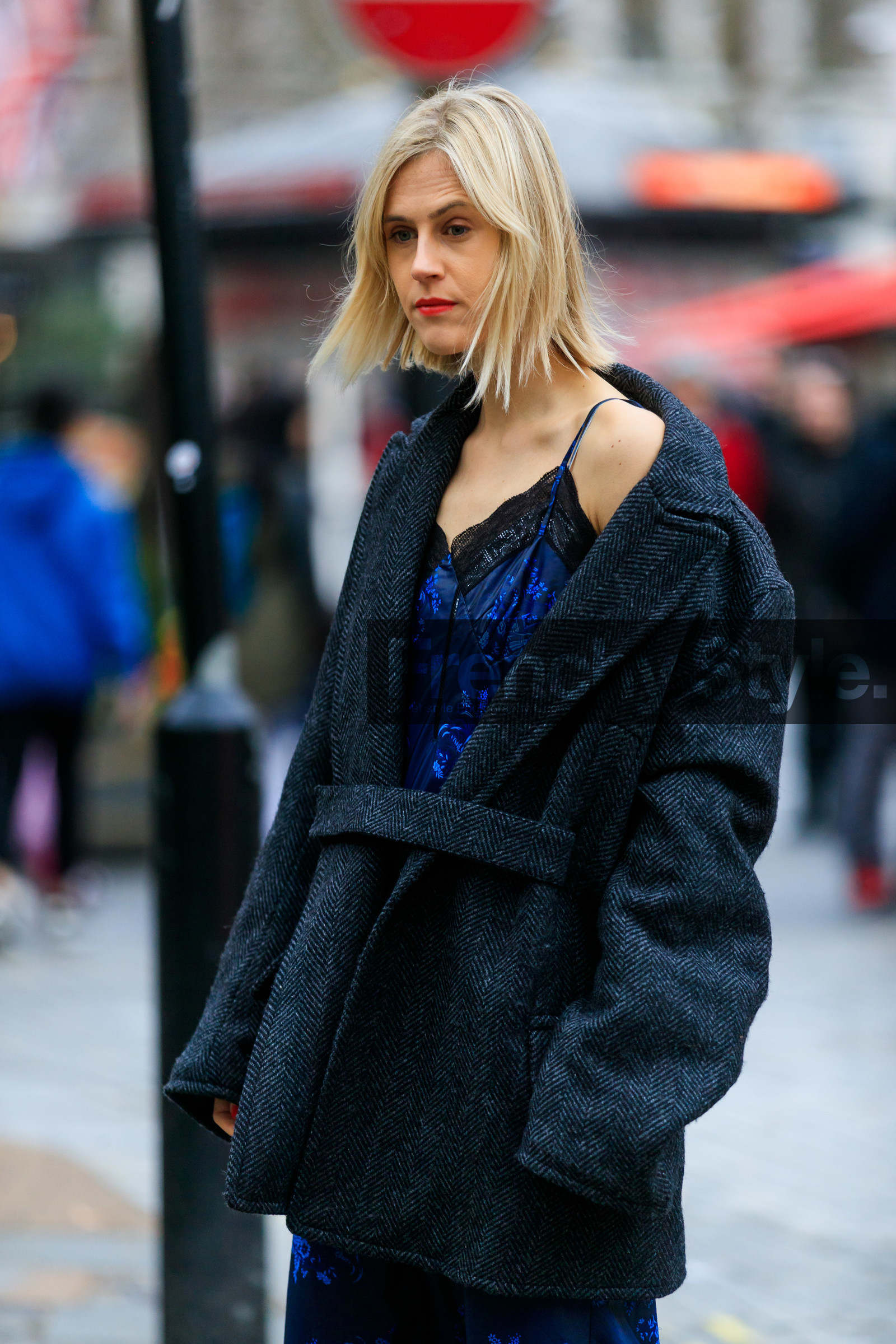 black jacket, blue dress, graphic dress, lace, linda tol, printed dress, LONDON, LFW, fashion week, frenchystyle, FW, jonathan paciullo, street style, AUTUMN WINTER 2019-2020, AW 19-20, FW 19-20, FALL WINTER 2019-2020, vertical, atmosphere details, detail