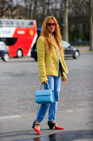 blanca miro scrimieri, light blue leather bag, light blue jeans, red polish shoes, black polish shoes, bicolor shoes, mary jane shoes, kitten heels shoes, yellow jacket, tweed jacket, quilted bag, hand bag, chanel bag, chanel shoes, chanel jacket, chanel necklace, long necklace, pearl necklace, logo necklace, strassed necklace, multi necklace, white shirt, futurist shape sunglasses, smoked sunglasses, used jeans, denim, fashion week, frenchystyle, FW, jonathan paciullo, street style, PFW, PARIS, vertical, full length