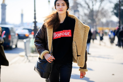 black bag, black pants, black sweater, brown jacket, chanel handbag, leather bag, printed sweater, shearling, trousers, street style, jonathan paciullo, FW, frenchystyle, fashion week, PFW, PARIS, AUTUMN WINTER 2018-2019, FALL WINTER 2018-2019, FW 18-19, horizontal, atmosphere details, model