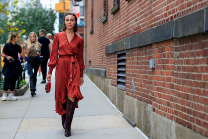 black boots, fendi, high boots, high heels, leather bag, leather shoes, mary leest, monogram, pulled back hair, red bag, red dress, street style, jonathan paciullo, FW, frenchystyle, fashion week, NEW YORK, NYFW, SPRING SUMMER 2020, SS 20, horizontal, atmosphere details, full length