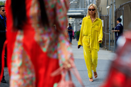 high heels, leather shoes, necklace, sunglasses, the row, trousers, tucked in, vanessa hong, white shoes, yellow pants, yellow shirt, street style, jonathan paciullo, FW, frenchystyle, fashion week, NEW YORK, NYFW, SPRING SUMMER 2020, SS 20, horizontal, atmosphere details, detail