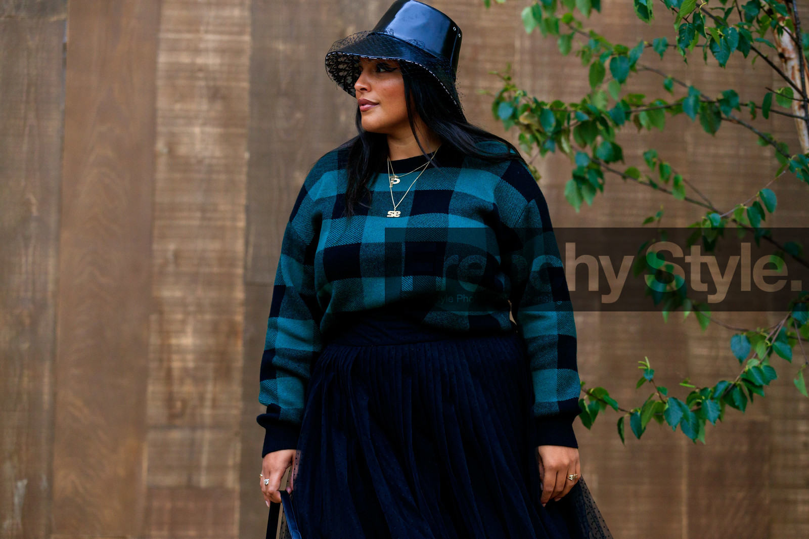 dior hat, dior pullover, dior skirt, black hat, monogrammed hat, polish hat, tulle hat, black pullover, black skirt, tulle skirt, checked pullover, dior total look, fashion week, frenchystyle, FW, jonathan paciullo, street style, SPRING SUMMER 2020, SS 20, PFW, PARIS, horizontal, atmosphere details, detail