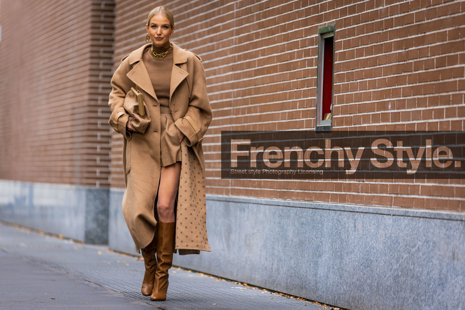 bag, beige bag, beige coat, beige monochrome, boots, coat, fendi bag, fendi jewellery, leather boots, Leonie Hanne, monochrome, short, wool coat, wool short, fashion week, frenchystyle, FW, jonathan paciullo, street style, MFW, MILAN, SPRING SUMMER 2022, SS 22, horizontal, atmosphere details, full length