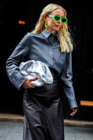leonie hanne, black leather skirt, grey leather shirt, silver clutch, bottega veneta bag, neon green sunglasses, scale sunglasses, futurist shape sunglasses, fenty sunglasses, neon green earrings, round shape earrings, dangling earrings, long skirt, fashion week, frenchystyle, FW, jonathan paciullo, street style, PFW, PARIS, SPRING SUMMER 2021, SS 21, vertical, atmosphere details, detail