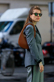 monica ainley, grey jacket, black pants, white pants, bicolor pants, houndstooth printed pants, rayban sunglasses, round shape sunglasses, scale sunglasses, camel leather bag, shoulder bag, round shape bag, coperni bag, white top, monogrammed top, marine serre top, fashion week, frenchystyle, FW, jonathan paciullo, street style, PFW, PARIS, AUTUMN WINTER 2020-2021, FALL WINTER 2020-2021, FW 20-21, vertical, atmosphere details, detail