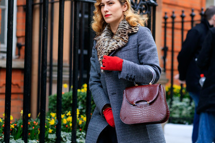animal print, atmosphere details, AUTUMN WINTER 2017-2018, AW 17-18, bordeaux, burgundy, checked coat, detail, FALL WINTER 2017-2018, fashion week, frenchystyle, fur collar, FW, FW 17-18, grey coat, horizontal, jonathan paciullo, leather bag, leather gloves, leopard, leopard print, LFW, LONDON, plaid, red bag, red gloves, street style