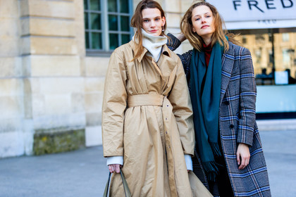 beige coat, blue scarf, checked, graphic jacket, grey coat, plaid, printed jacket, trench coat, turtleneck sweater, white sweater, street style, jonathan paciullo, FW, frenchystyle, fashion week, PFW, PARIS, AUTUMN WINTER 2018-2019, FALL WINTER 2018-2019, FW 18-19, horizontal, atmosphere details, model