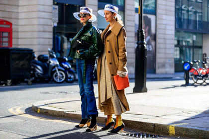 beige coat, beige shoes, black bag, black shoes, blue denim, chanel, checked, denim pants, graphic skirt, green jacket, hermès, high heels, jeans, leather bag, leather jacket, leather shoes, orange bag, plaid, printed skirt, sunglasses, transparent hat, trousers, street style, jonathan paciullo, FW, frenchystyle, fashion week, LFW, LONDON, AUTUMN WINTER 2018-2019, AW 18-19, FALL WINTER 2018-2019, FW 18-19, horizontal, atmosphere details, full length, julia haghjoo