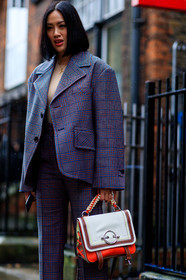 beige top, checked, graphic bag, graphic jacket, graphic pants, grey jacket, grey pants, grey suit, jw anderson, leather bag, plaid, printed bag, printed jacket, printed pants, Tiffany Hsu, trousers, white bag, LONDON, LFW, fashion week, frenchystyle, FW, jonathan paciullo, street style, AUTUMN WINTER 2019-2020, AW 19-20, FW 19-20, FALL WINTER 2019-2020, vertical, atmosphere details, detail